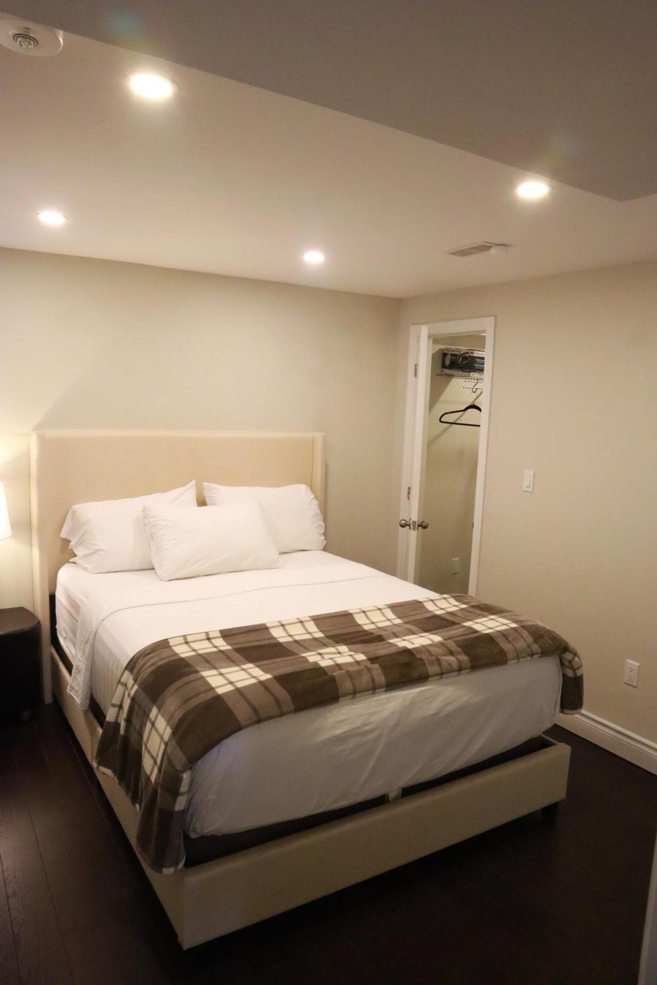 Stunning Furnished 2Bedroom/2Washroom Apartment Brampton Exterior foto
